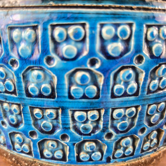 Vase en terre cuite à décor trifoglio céramique par Aldo Londi pour Bitossi – détail du design– en céramique – Italie, années 1960 – Atelier 56