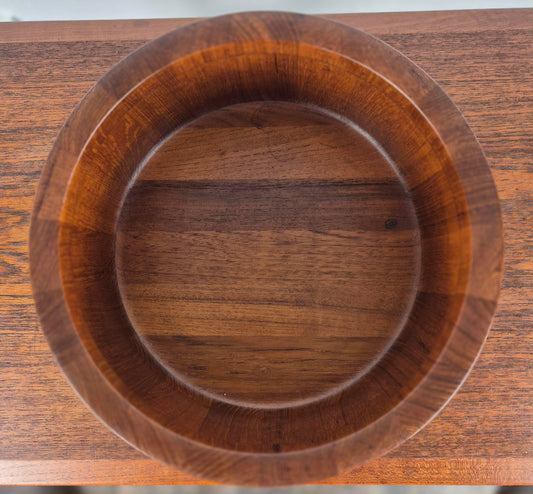 Saladier en teck par Richard Nissen, Danemark, 1960 – vue de trois-quarts – en teck – Danemark, années 1960 – Atelier 56
