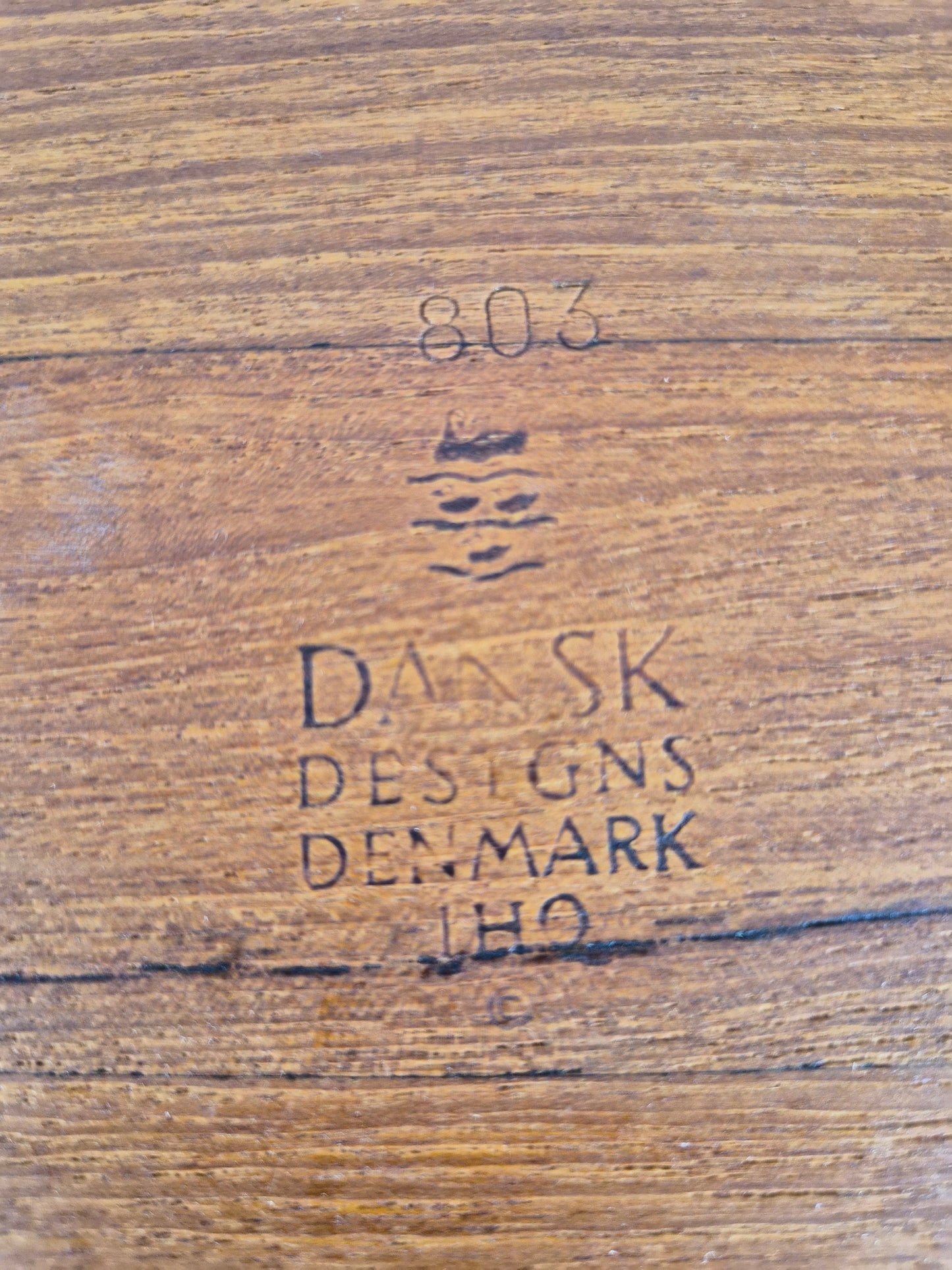Plateau en teck grand modèle par Jens Quistgaard pour Dansk Designs, Danemark, 1960 – détail du piètement – en teck – Danemark, années 1960 – Atelier 56