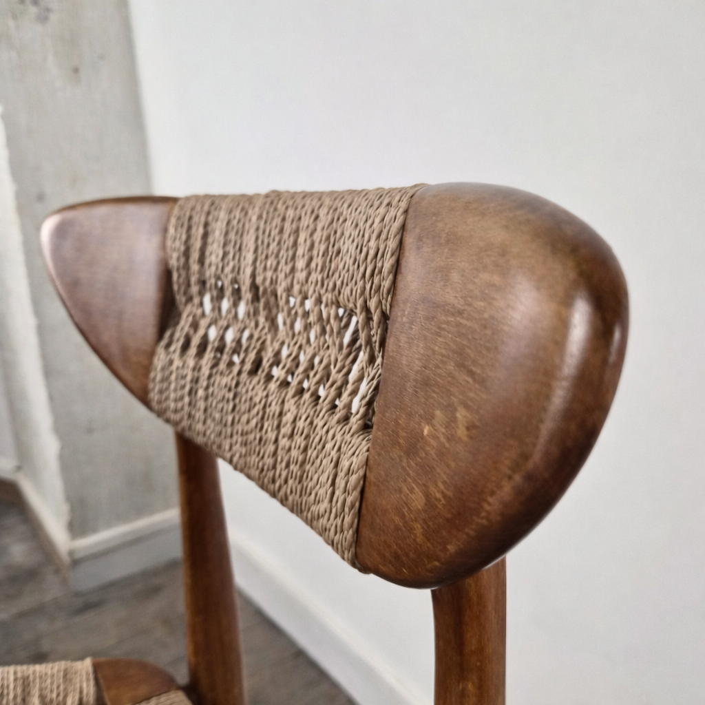Chaise en teck et corde par Hans. J. Wegner, Danemark, 1950 – détail du dossier – par Hans J. Wegner – en teck – Danemark, années 1950 – Atelier 56