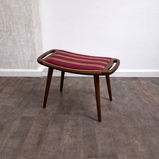 Tabouret Ottoman en teck et tissus, attribué à Hans Wegner, Danemark, 1960 – vue de trois-quarts – en teck – Danemark, années 1960 – Atelier 56