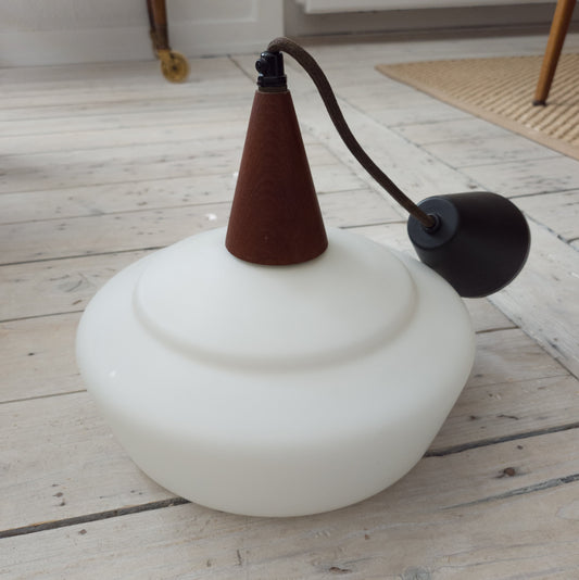 L'opaline : le secret de la lumière douce des luminaires vintage