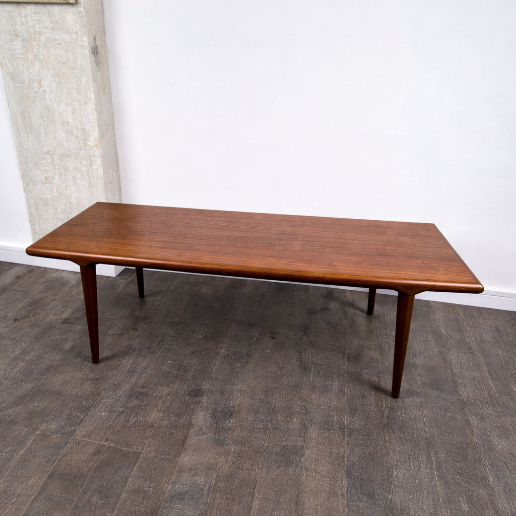 Table basse en teck, Danemark, 1960 – vue de face – en teck – Danemark, années 1960 – Atelier 56