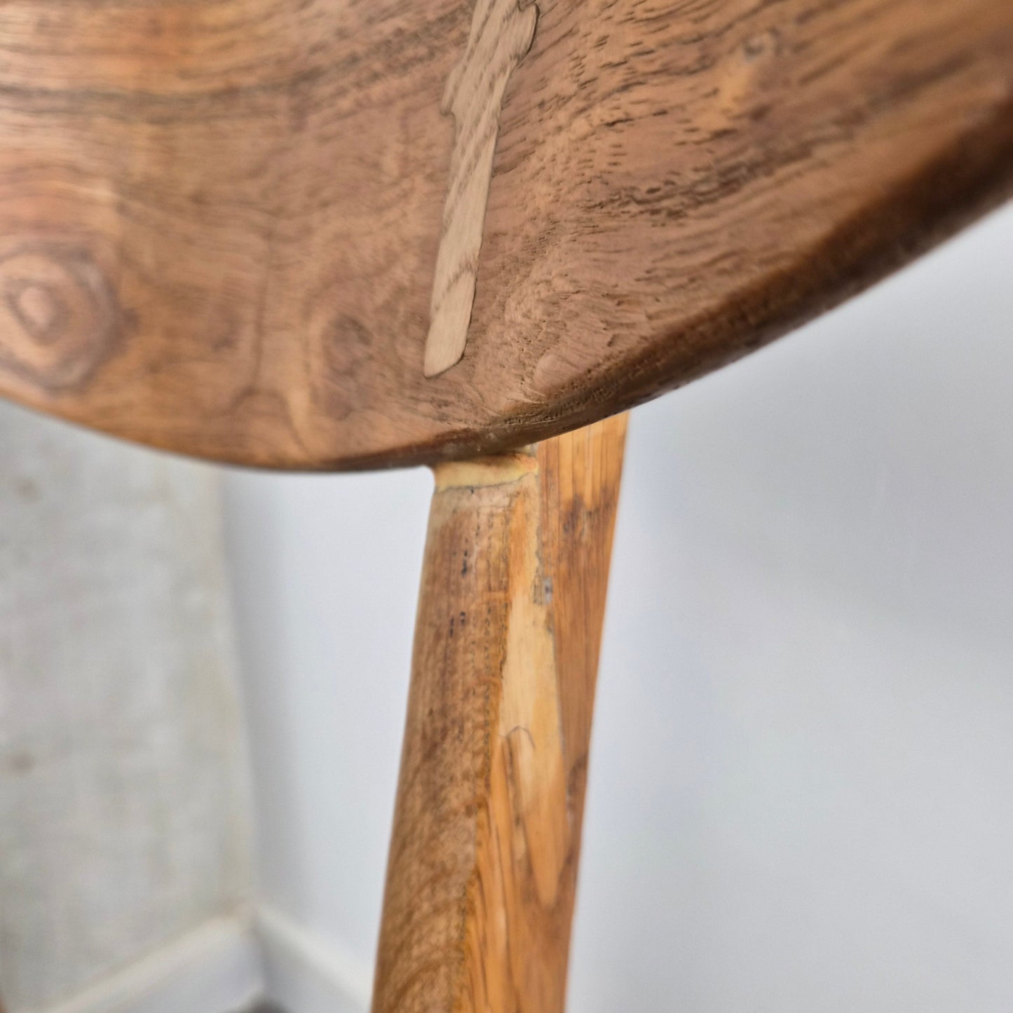Chaise en chêne modèle CH 30 par Hans J. Wegner pour Carl Hansen & Søn, Danemark, 1960 – vue de profil – en chêne, cuir – Danemark, années 1960 – Atelier 56