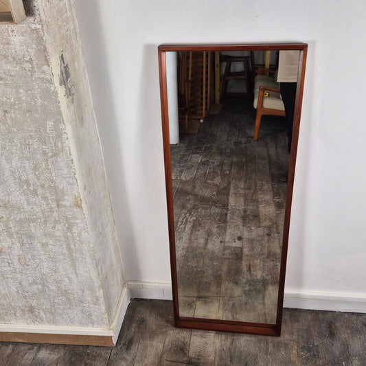 Mirroir à cadre en teck, Danemark, 1960 – vue de face – en teck, miroir – Danemark, années 1960 – Atelier 56