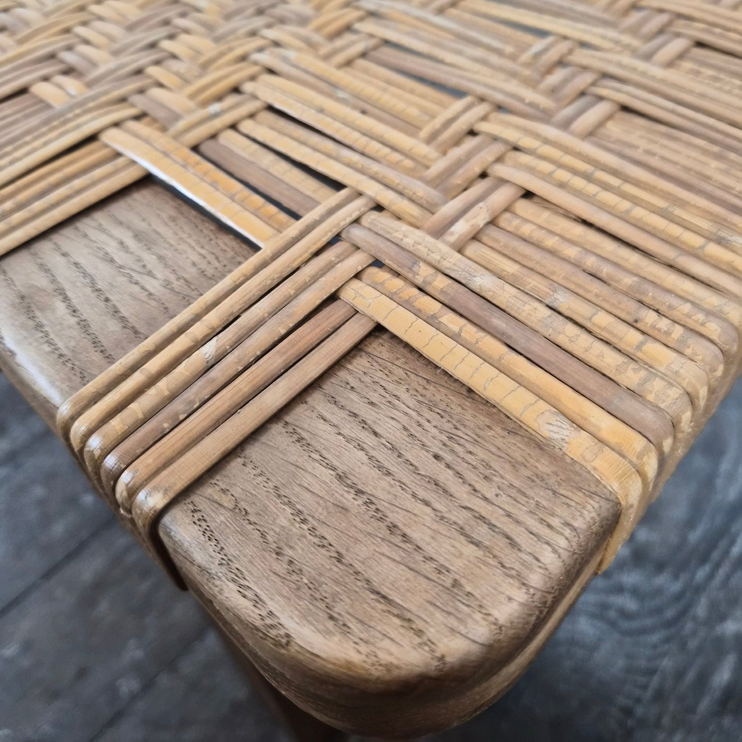 Banc en rotin et chêne par Børge Mogensen, 1960 – vue de profil – en chêne, rotin – Danemark, années 1960 – Atelier 56