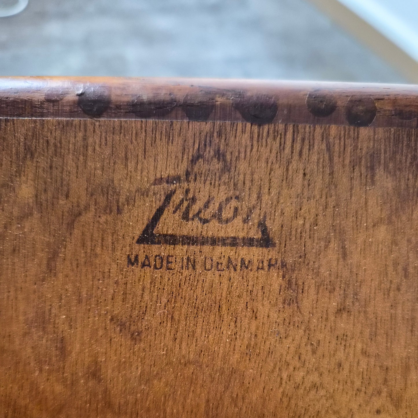 Table basse en teck à hauteur et largeur modifiables par Kai Kristiansen pour Trioh, Danemark, 1960 – détail du piètement – en teck – Danemark, années 1960 – Atelier 56