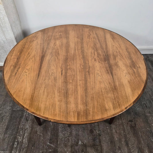 Table basse ronde en palissandre à hauteur modifiable, Danemark, 1960 – vue de dessus – en teck, palissandre – Danemark, années 1960 – Atelier 56