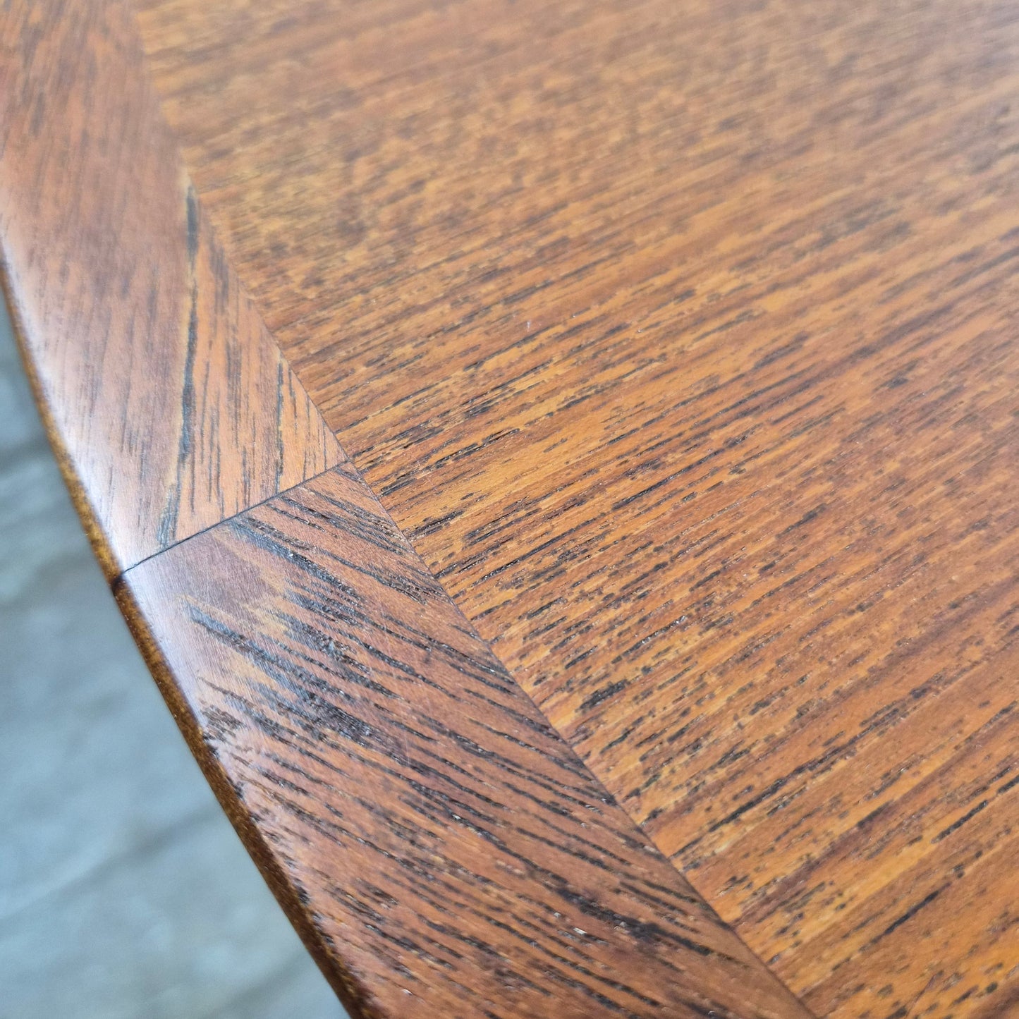 Table basse ronde en teck et corde par pour Møbelintarsia, Danemark, 1960 – vue de profil – en teck – Danemark, années 1960 – Atelier 56