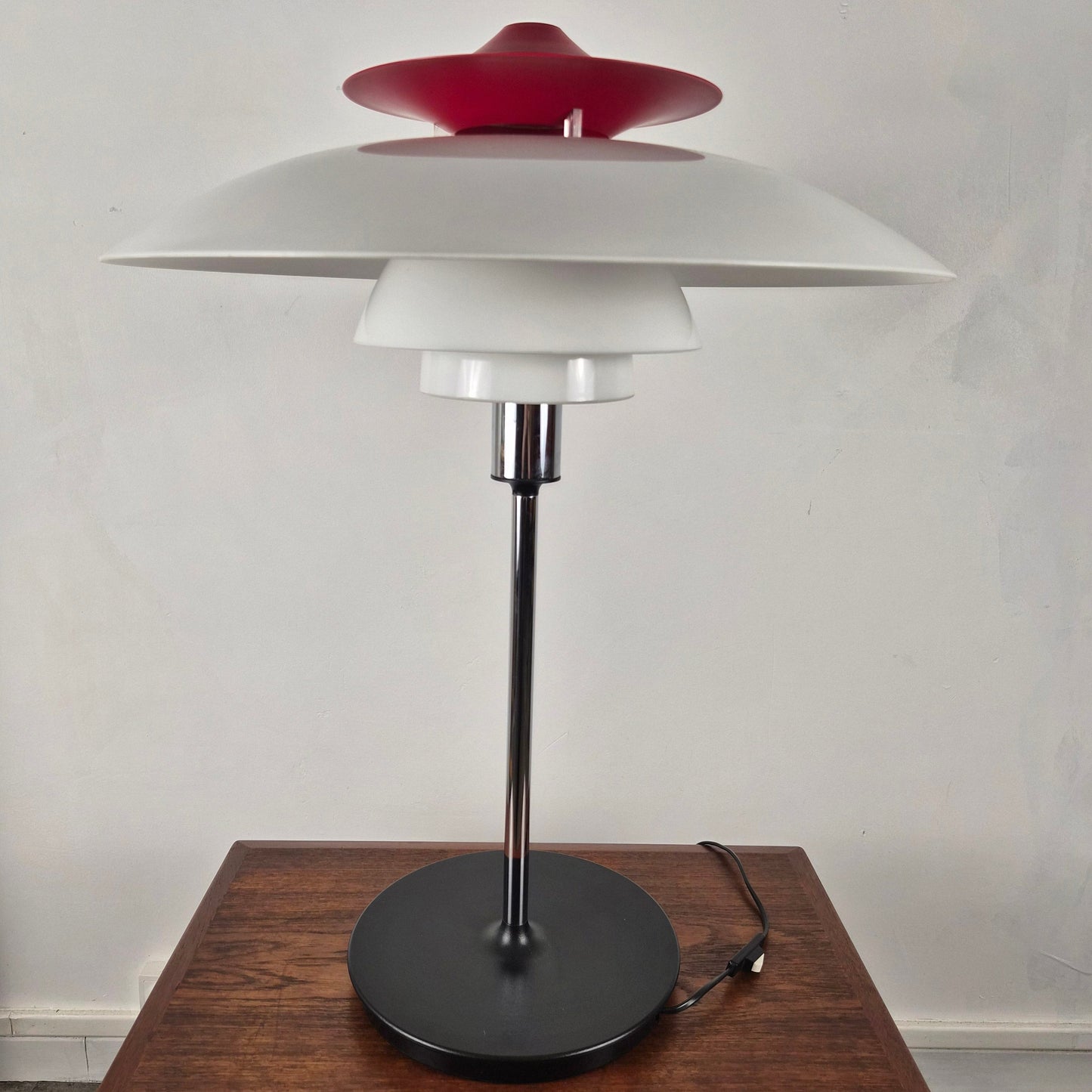 Lampe de table PH80 par Poul Henningsen pour Louis Poulsen, Danemark, 1970 – vue générale du luminaire – en métal – Danemark, années 1970 – Atelier 56