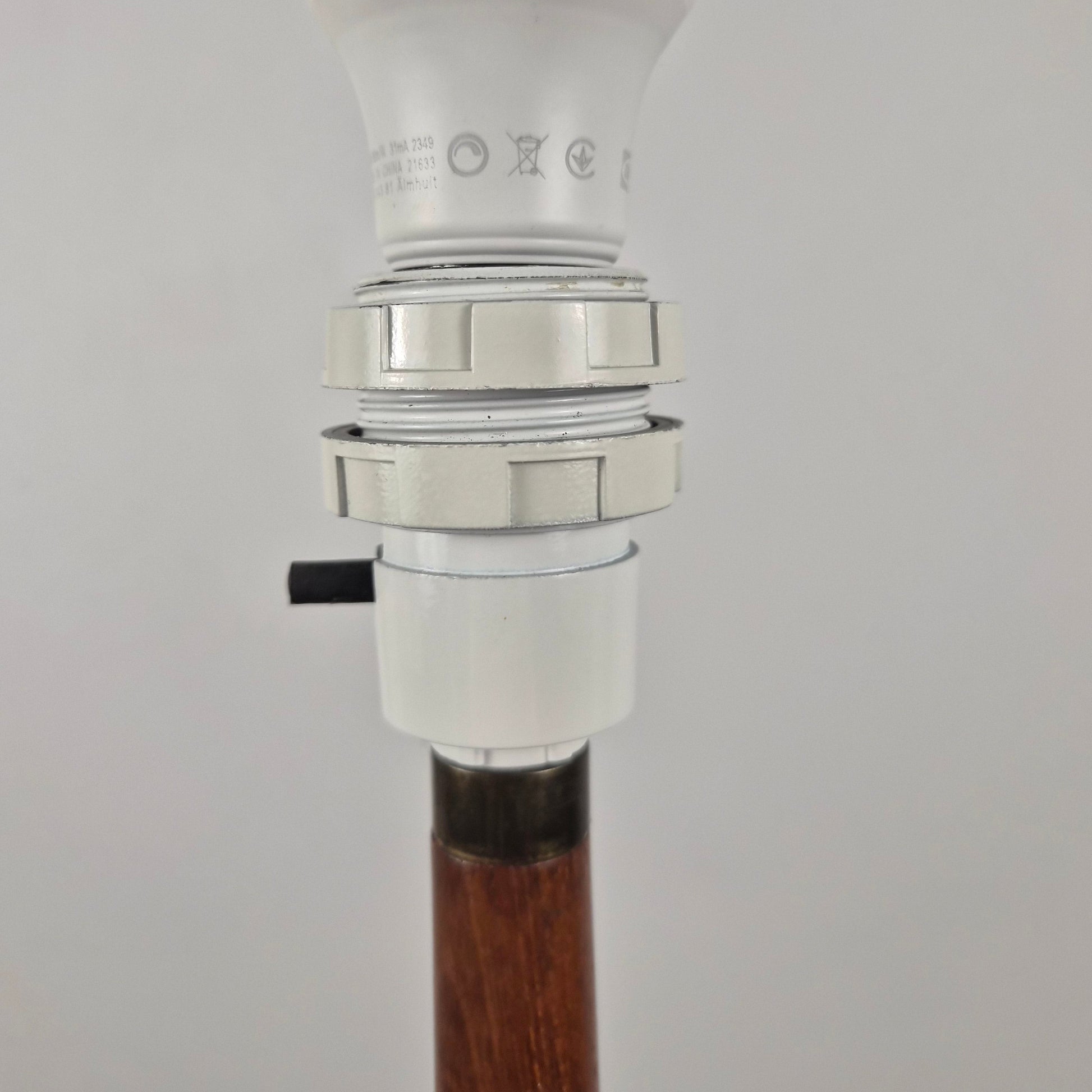 Lampe sur pied en teck avec abat jour, Danemark, 1960 – détail de l’abat-jour – en teck – Danemark, années 1960 – Atelier 56