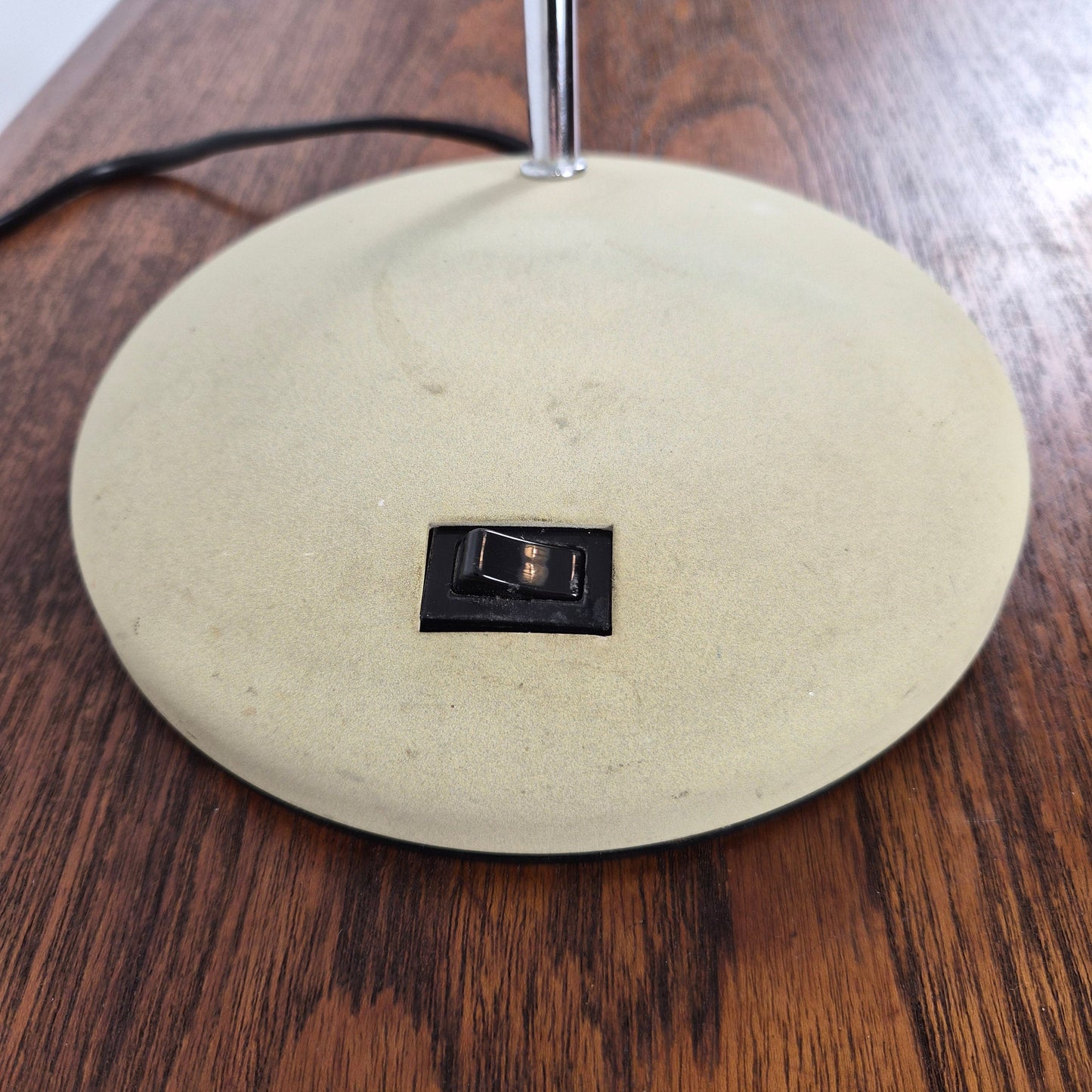 Lampe de table en métal par Massive Leuchten, Germany, 1960 – détail du bois ou du métal – en métal – années 1960 – Atelier 56