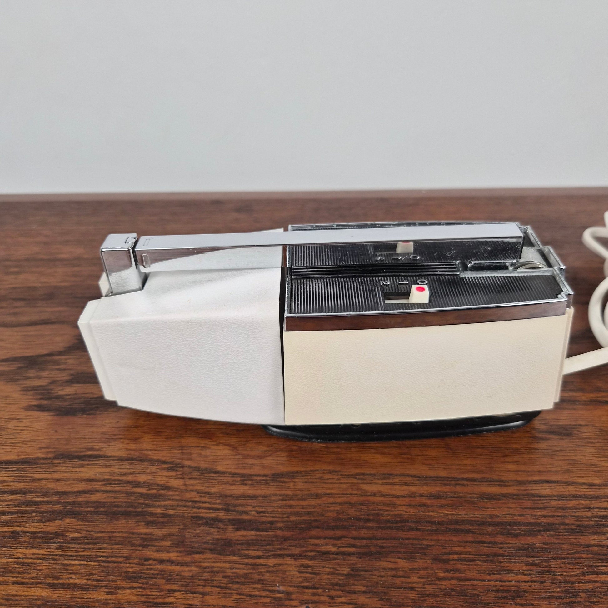 Lampe de table modèle Solo mini par H Bødtcher Hansen, Danemark 1960 – détail de l’abat-jour – en métal – Danemark, années 1960 – Atelier 56