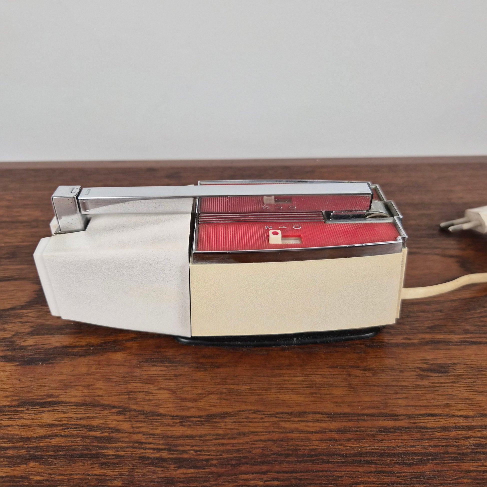 Lampe de table modèle Solo mini par H Bødtcher Hansen, Danemark 1960 – détail de l’abat-jour – en métal – Danemark, années 1960 – Atelier 56