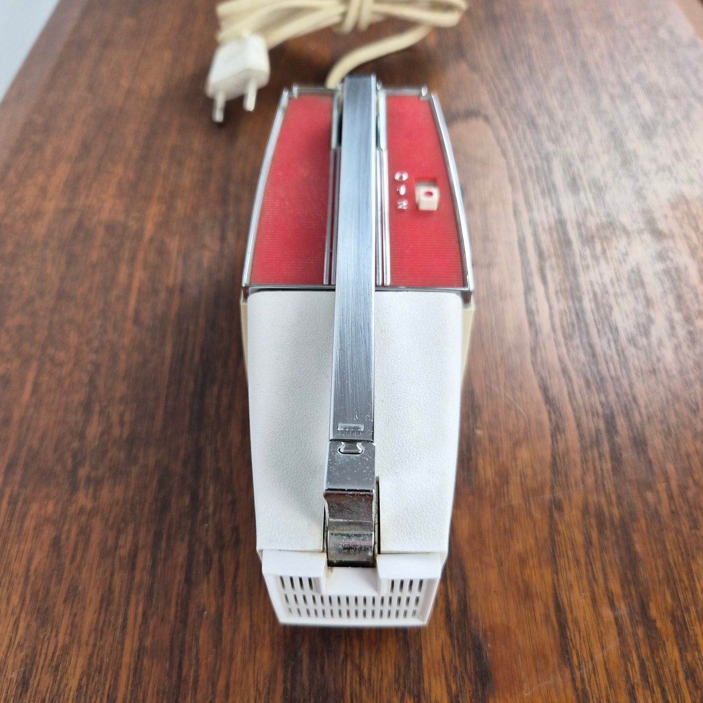 Lampe de table modèle Solo mini par H Bødtcher Hansen, Danemark 1960 – détail du bois ou du métal – en métal – Danemark, années 1960 – Atelier 56
