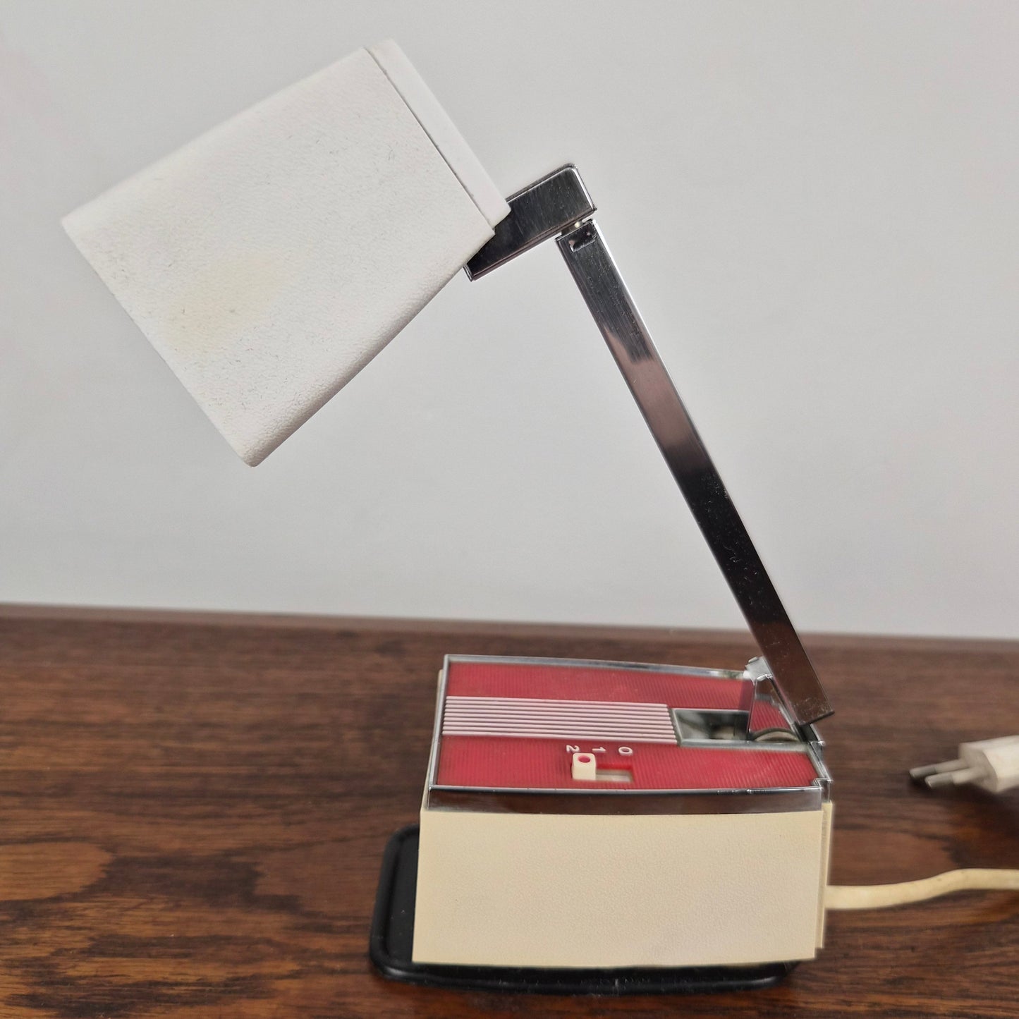 Lampe de table modèle Solo mini par H Bødtcher Hansen, Danemark 1960 – vue générale du luminaire – en métal – Danemark, années 1960 – Atelier 56