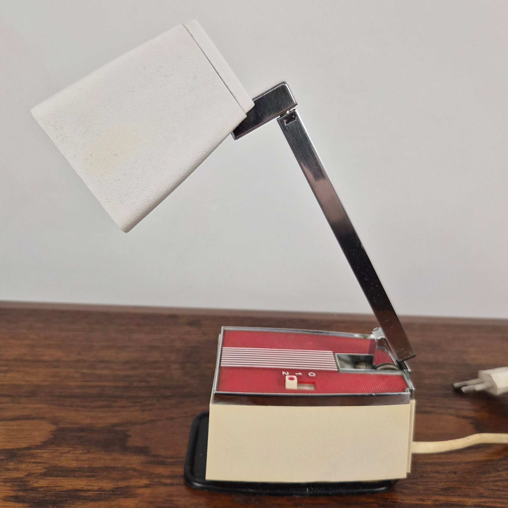 Lampe de table modèle Solo mini par H Bødtcher Hansen, Danemark 1960 – vue générale du luminaire – en métal – Danemark, années 1960 – Atelier 56