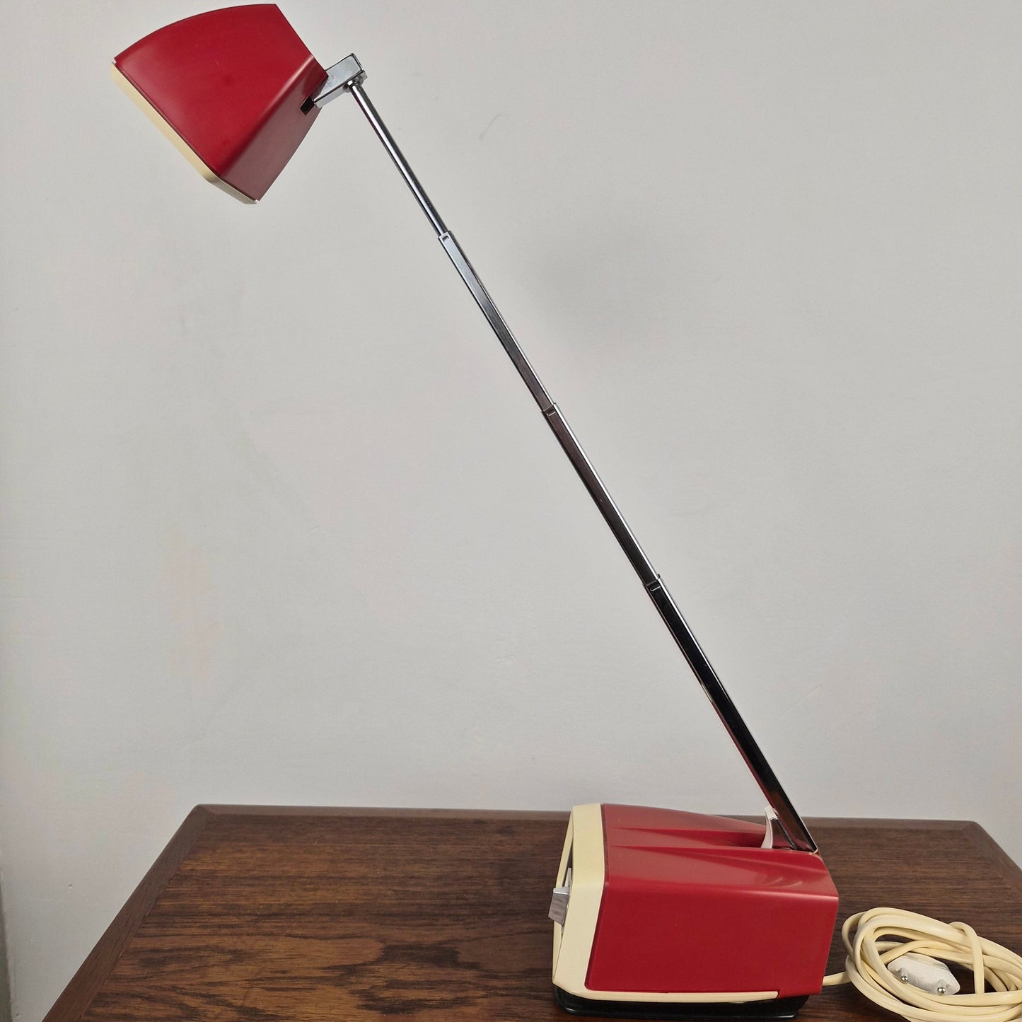 Lampe de table modèle Solo maxi par H Bødtcher Hansen, Danemark 1960 – vue de profil – en métal – Danemark, années 1960 – Atelier 56
