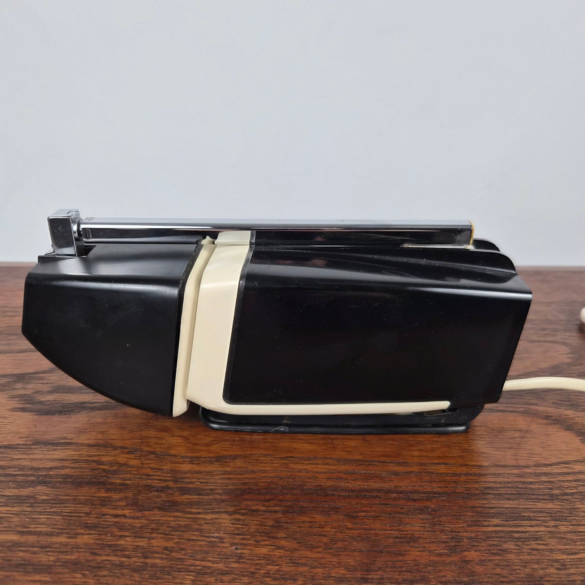 Lampe de table modèle Solo maxi par H Bødtcher Hansen, Danemark 1960 – détail de l’abat-jour – en métal – Danemark, années 1960 – Atelier 56