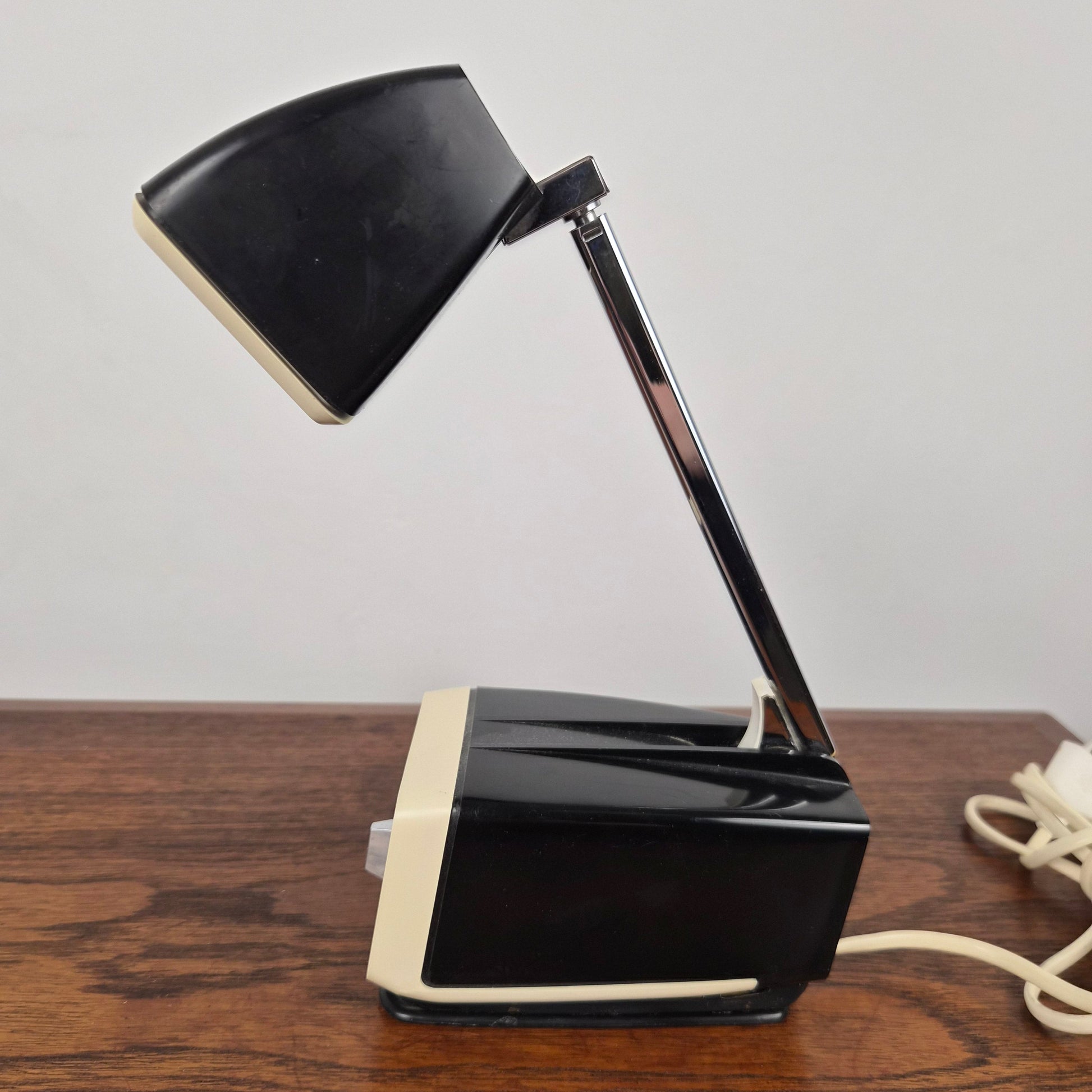 Lampe de table modèle Solo maxi par H Bødtcher Hansen, Danemark 1960 – vue générale du luminaire – en métal – Danemark, années 1960 – Atelier 56