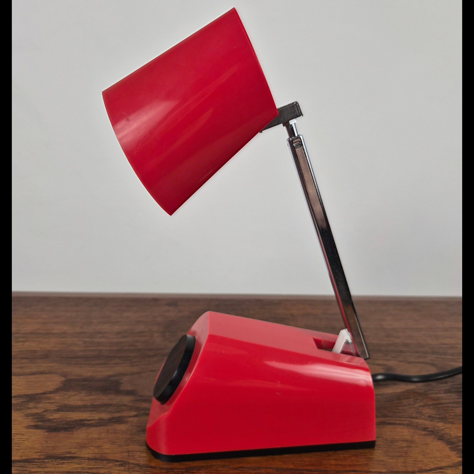 Lampe de table modèle mini 8340 par H Bødtcher Hansen, Danemark 1960 – vue générale du luminaire – en métal – Danemark, années 1960 – Atelier 56
