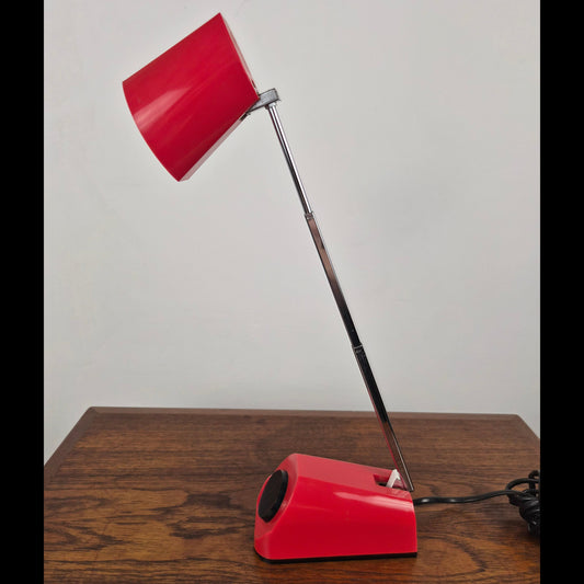 Lampe de table modèle mini 8340 par H Bødtcher Hansen, Danemark 1960 – vue de profil – en métal – Danemark, années 1960 – Atelier 56
