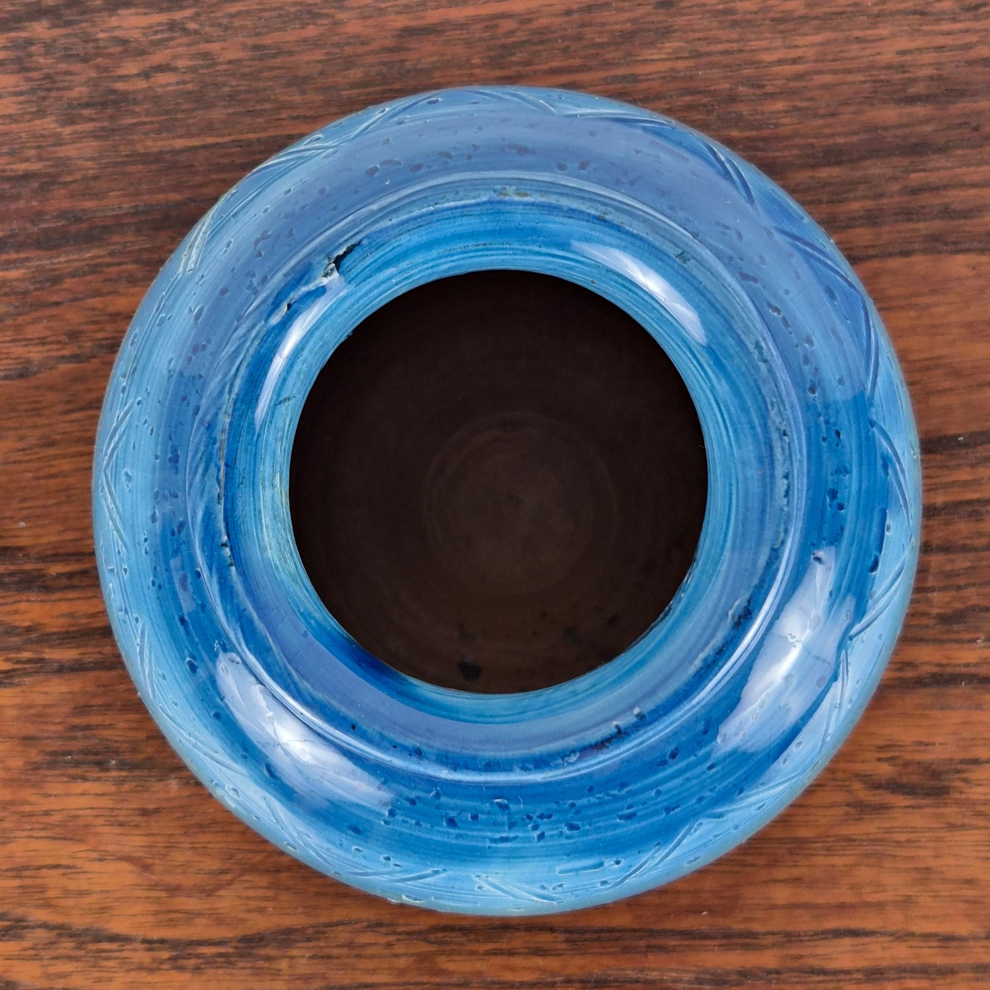 Vase en terre cuite émaillé Rimini Blue par Aldo Londi pour Bitossi, Italie, 1960 – dvue de dessus – en céramique – Italie, années 1960 – Atelier 56