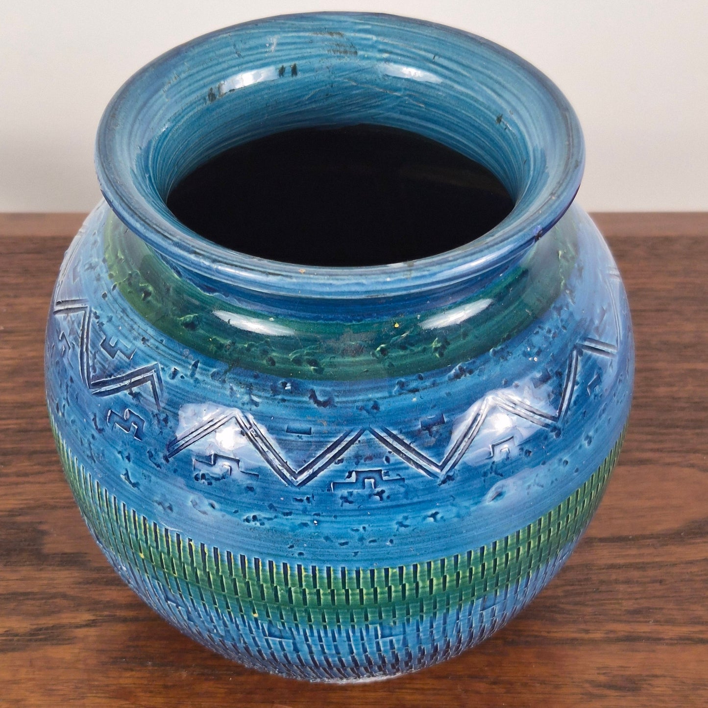 Vase en terre cuite émaillé Rimini Blue par Aldo Londi pour Bitossi, Italie, 1960 – vue de profil – en céramique – Italie, années 1960 – Atelier 56