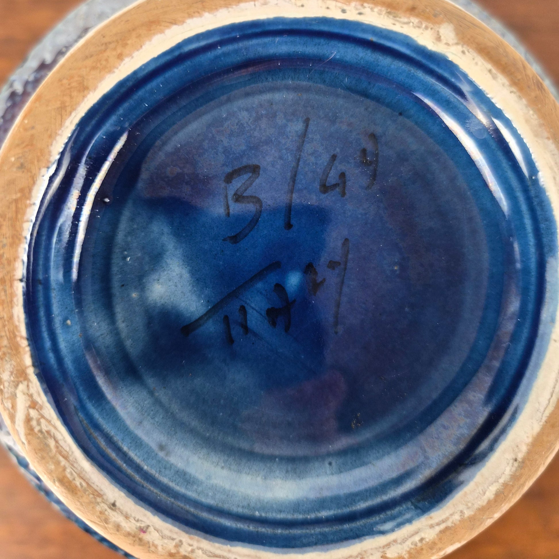Vase en terre cuite émaillé à décor scraffito par Aldo Londi pour Bitossi, Italie, 1960 – vue de dessous – en céramique – Italie, années 1960 – Atelier 56