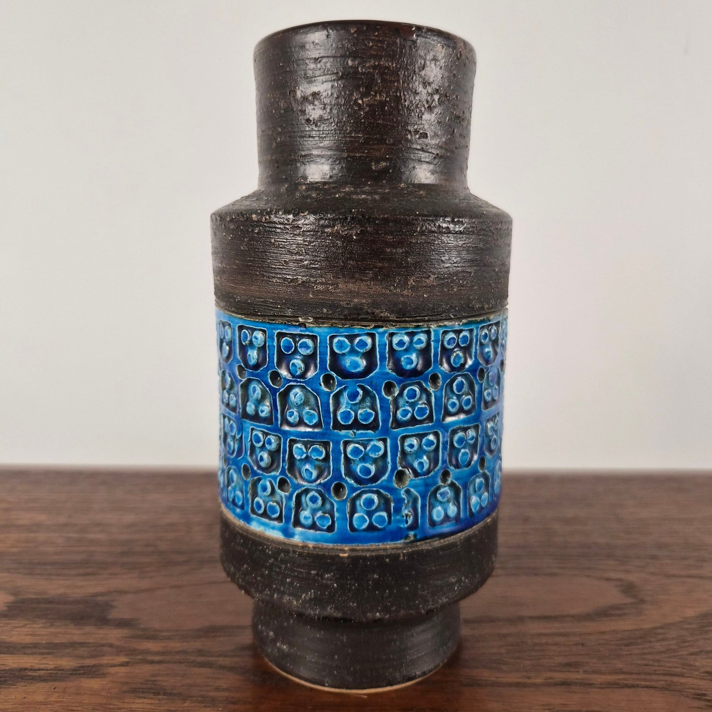Vase en terre cuite à décor trifoglio céramique par Aldo Londi pour Bitossi – vue de profil – en céramique – Italie, années 1960 – Atelier 56