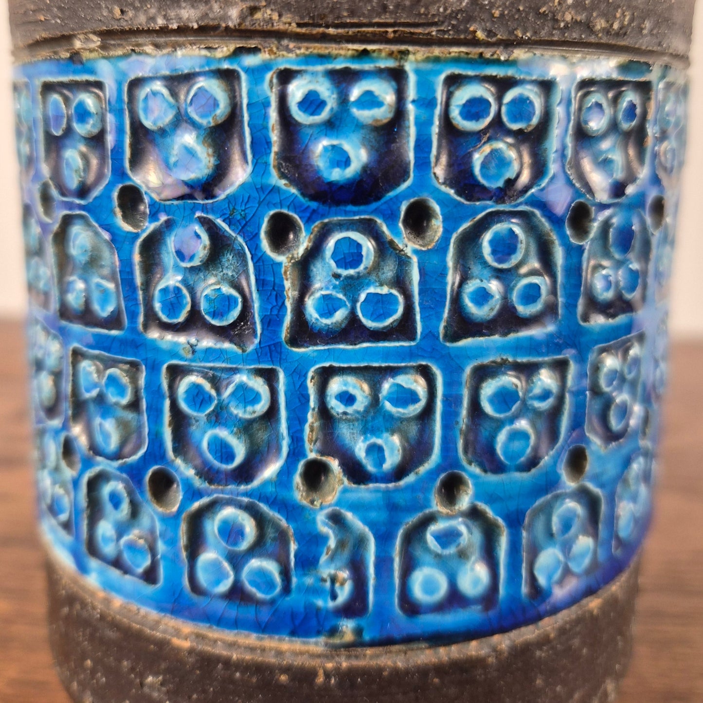 Vase en terre cuite à décor trifoglio céramique par Aldo Londi pour Bitossi – détail du design – en céramique – Italie, années 1960 – Atelier 56
