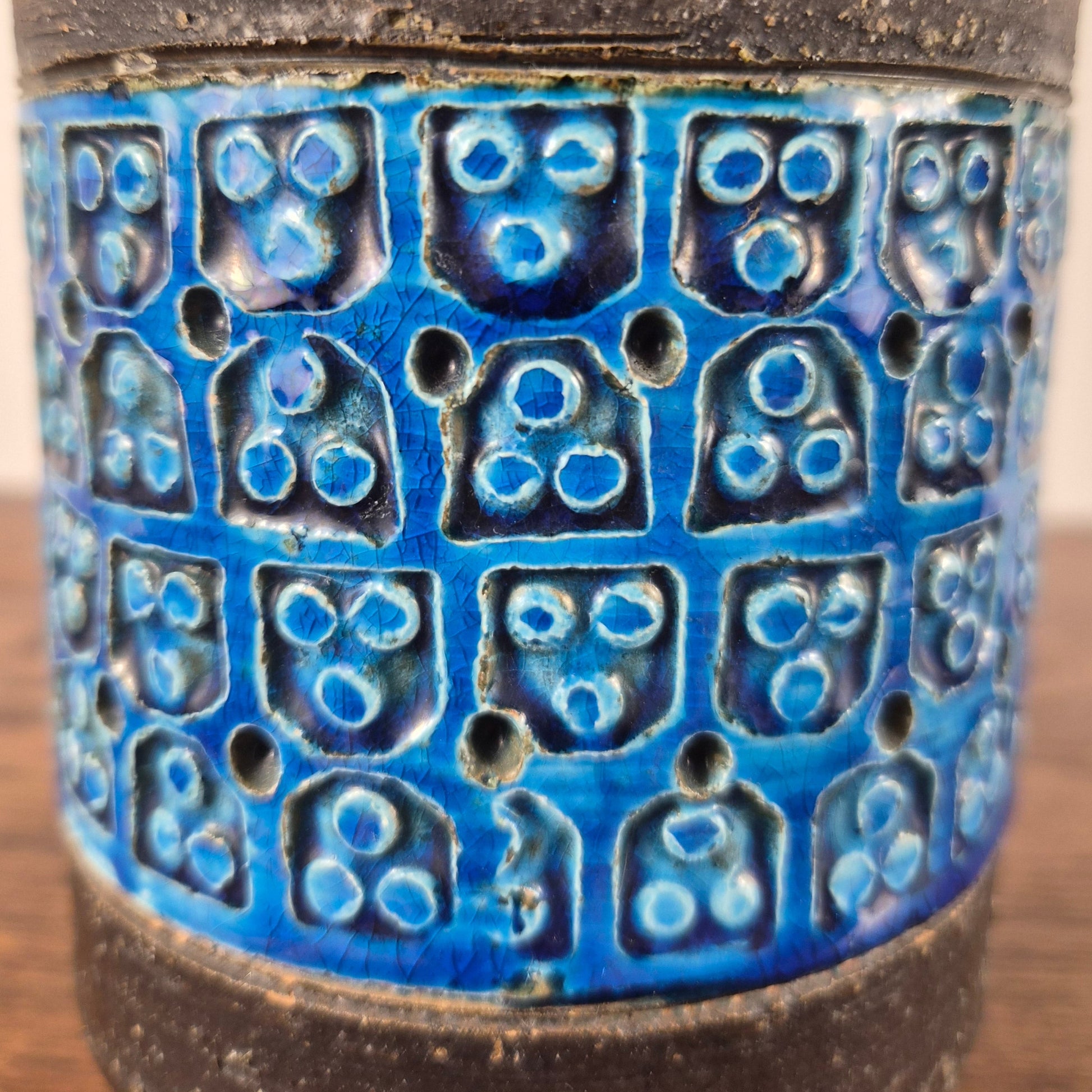 Vase en terre cuite à décor trifoglio céramique par Aldo Londi pour Bitossi – détail du design – en céramique – Italie, années 1960 – Atelier 56