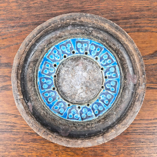 Plat en terre cuite à décor émail trifoglio par Aldo Londi pour Bitossi – vue générale – en céramique – Italie, années 1960 – Atelier 56