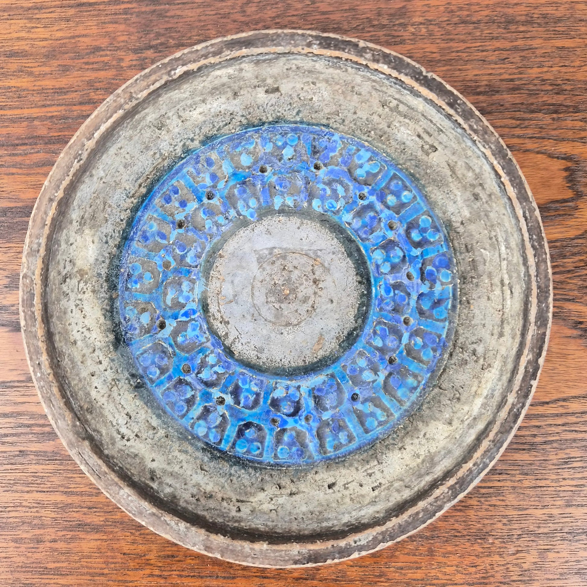 Plat en terre cuite à décor émail trifoglio par Aldo Londi pour Bitossi – vue de dessus – Italie, années 1960 – Atelier 56