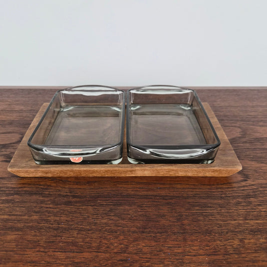 Plateau en teck et ramequins en verre, Danemark, 1960 – vue générale – en teck, verre – Danemark, années 1960 – Atelier 56