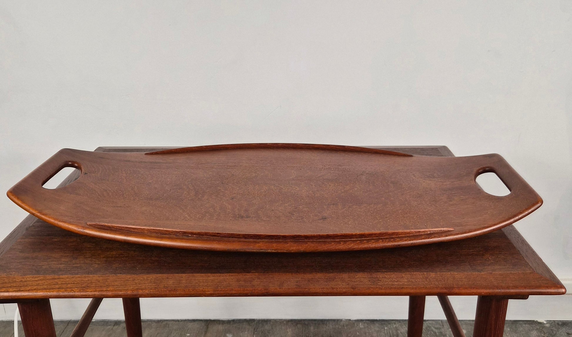 Plateau en teck petit modèle par Jens Quistgaard pour Dansk Designs, Danemark, 1960 – vue générale – en teck – Danemark, années 1960 – Atelier 56
