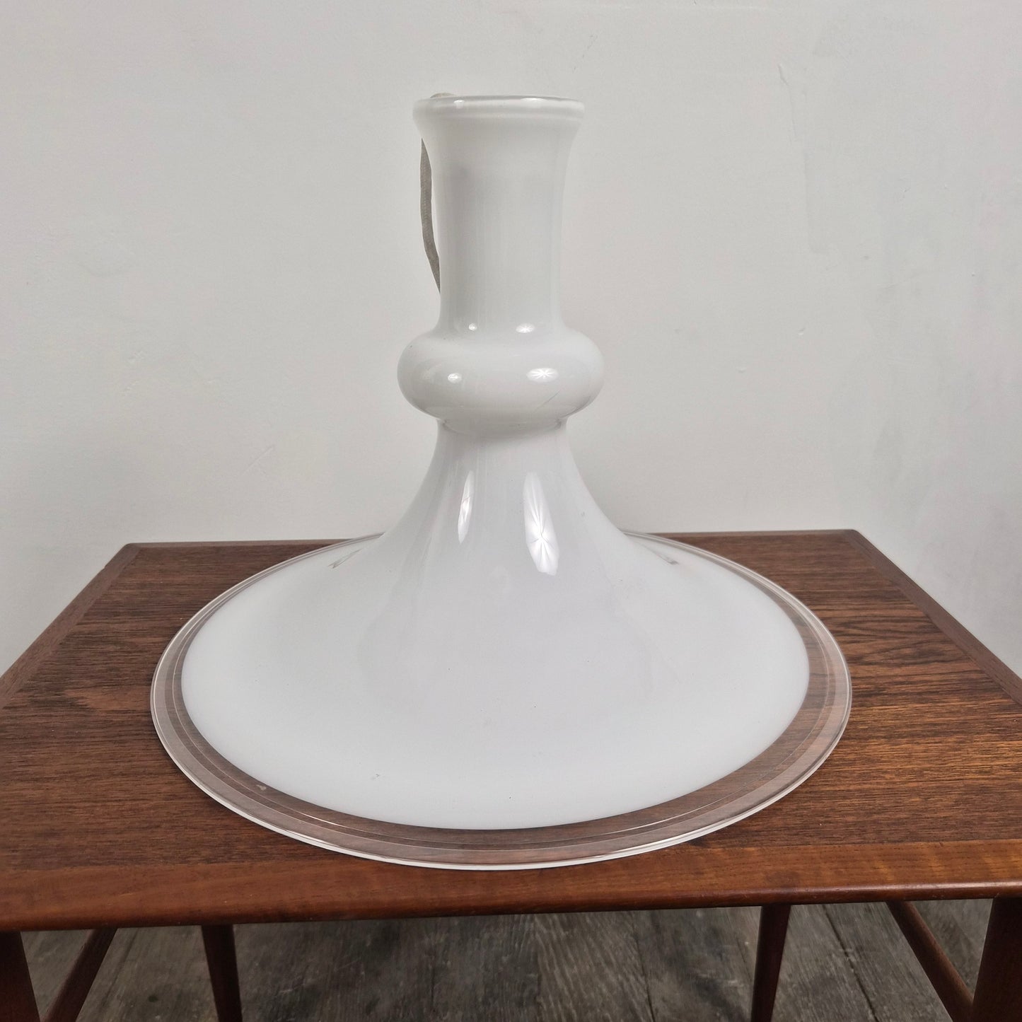 Suspension en verre grand modèle "Etude" par Michael Bang pour Holmegaard, Danemark 1970 – vue générale du luminaire – en verre – Danemark, années 1970 – Atelier 56