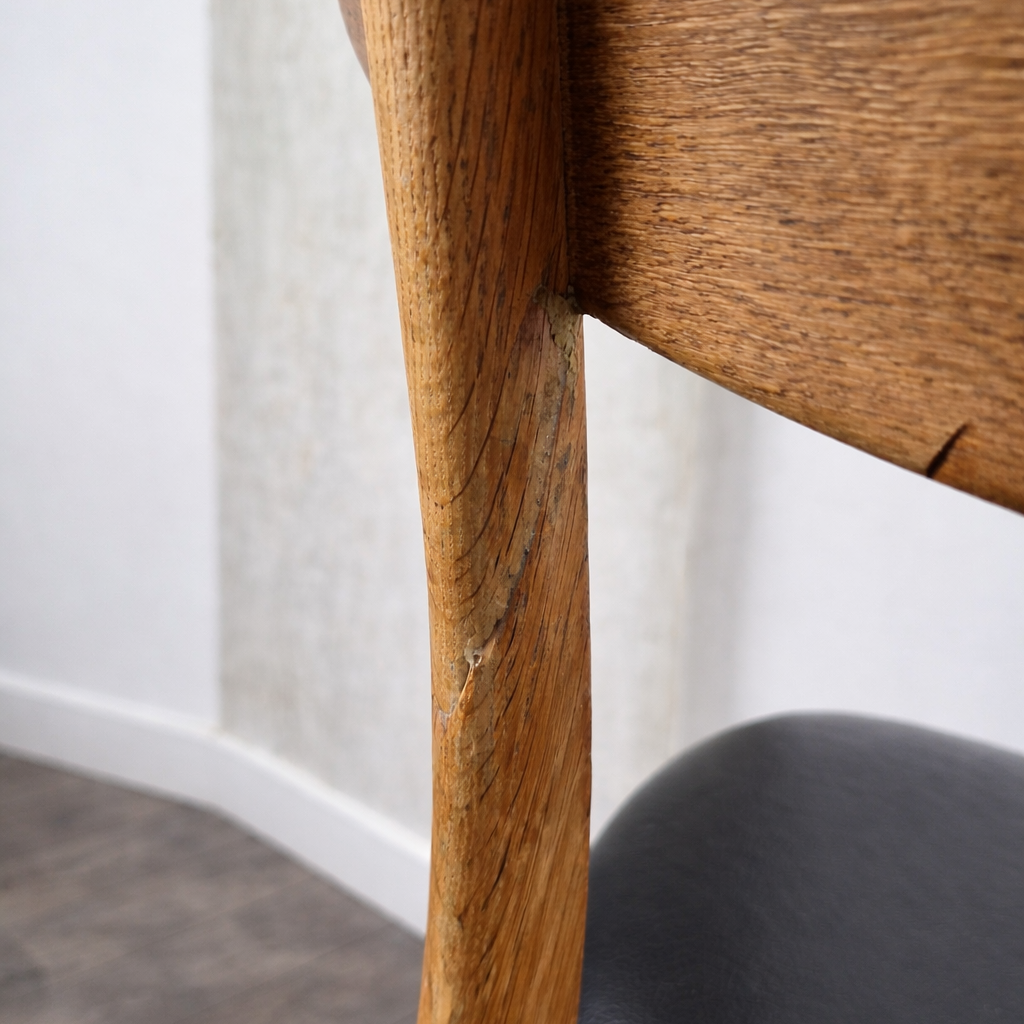 Chaise en chêne modèle CH 30 par Hans J. Wegner pour Carl Hansen & Søn, Danemark, 1960 – vue arrière du dossier – en chêne, cuir – Danemark, années 1960 – Atelier 56