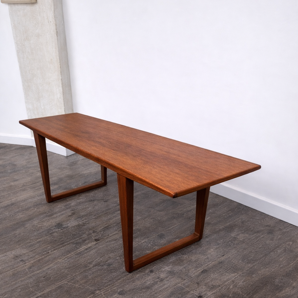 Table basse en teck modèle n°32, Kai Kristiansen pour Aksel Kjersgaard, Danemark, 1960 – vue de dessus – en teck – Danemark, années 1960 – Atelier 56