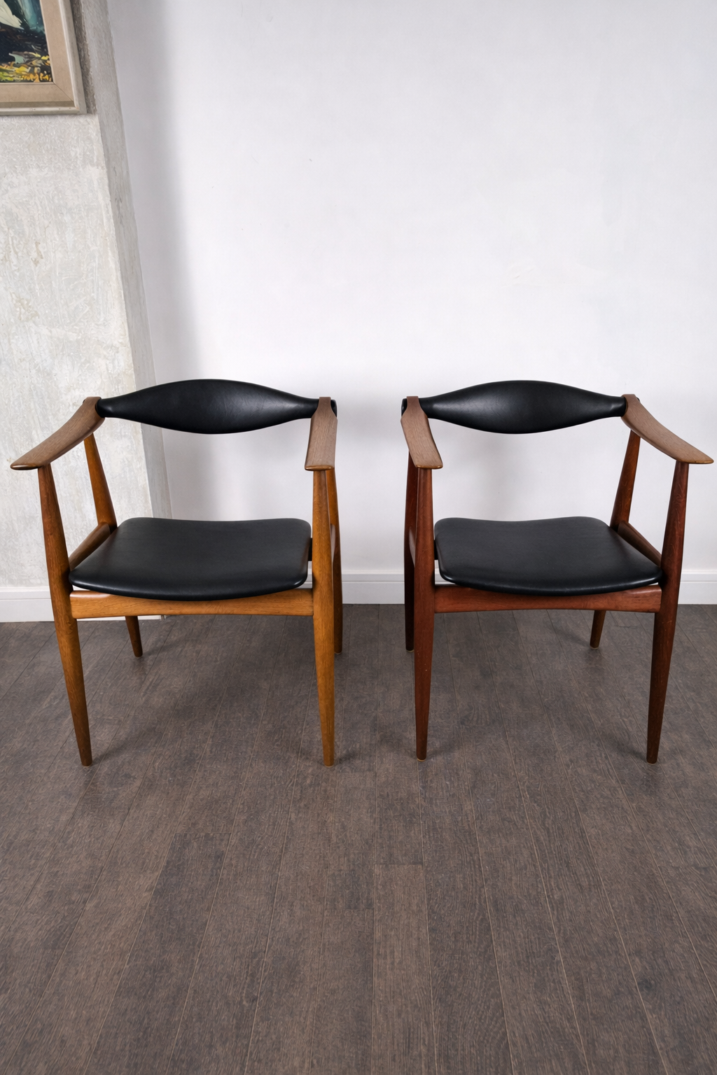 Chaise en chêne et cuir noir, modèle "Yoke" CH-34 par Hans J. Wegner pour Carl Hansen & Søn, Danemark, 1960 – vue arrière du dossier – en chêne, cuir – Danemark, années 1960 – Atelier 56
