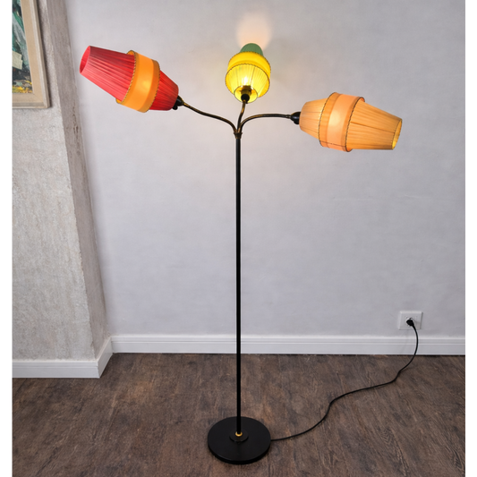 Lampe sur pied à bras mobiles et abats jours celluloïd, Danemark, 1960 – vue générale du luminaire – en métal – Danemark, années 1960 – Atelier 56
