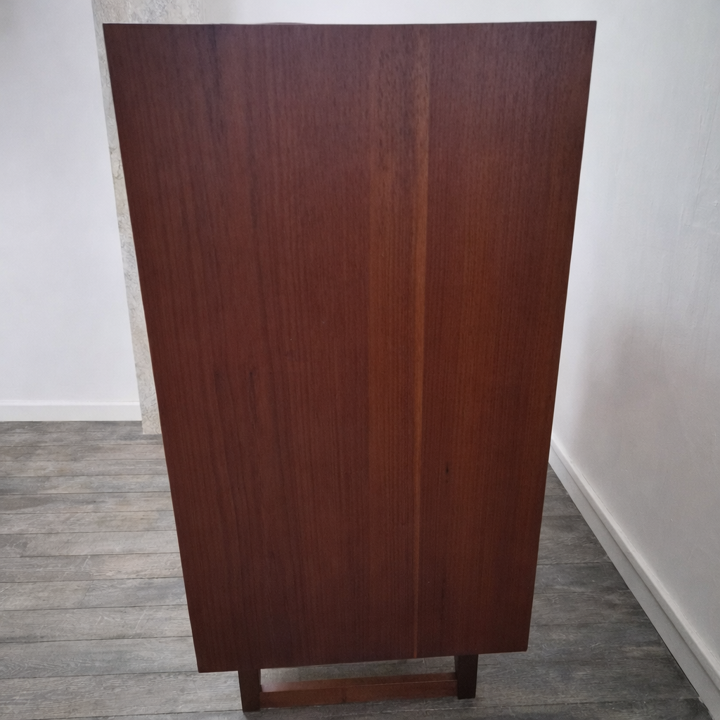 Enfilade bar en teck et palissandre à tiroirs et portes en marquèterie, Danemark, 1950 – vue intérieure des rangements – en teck, palissandre – Danemark, années 1950 – Atelier 56