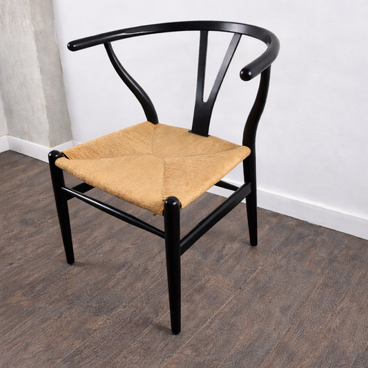 Chaise en chêne laqué et corde, modèle CH-24 "Wishbone" par Hans J. Wegner pour Carl Hansen & Søn, Danemark, 1960 – vue de trois-quarts – en chêne – Danemark, années 1960 – Atelier 56