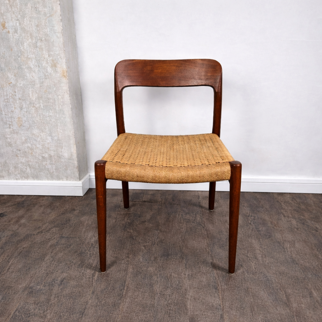 Chaise en teck et corde, modèle 75 par Niels O. Møller pour JL Moller, Danemark, 1950 – vue de face – en teck – Danemark, années 1950 – Atelier 56