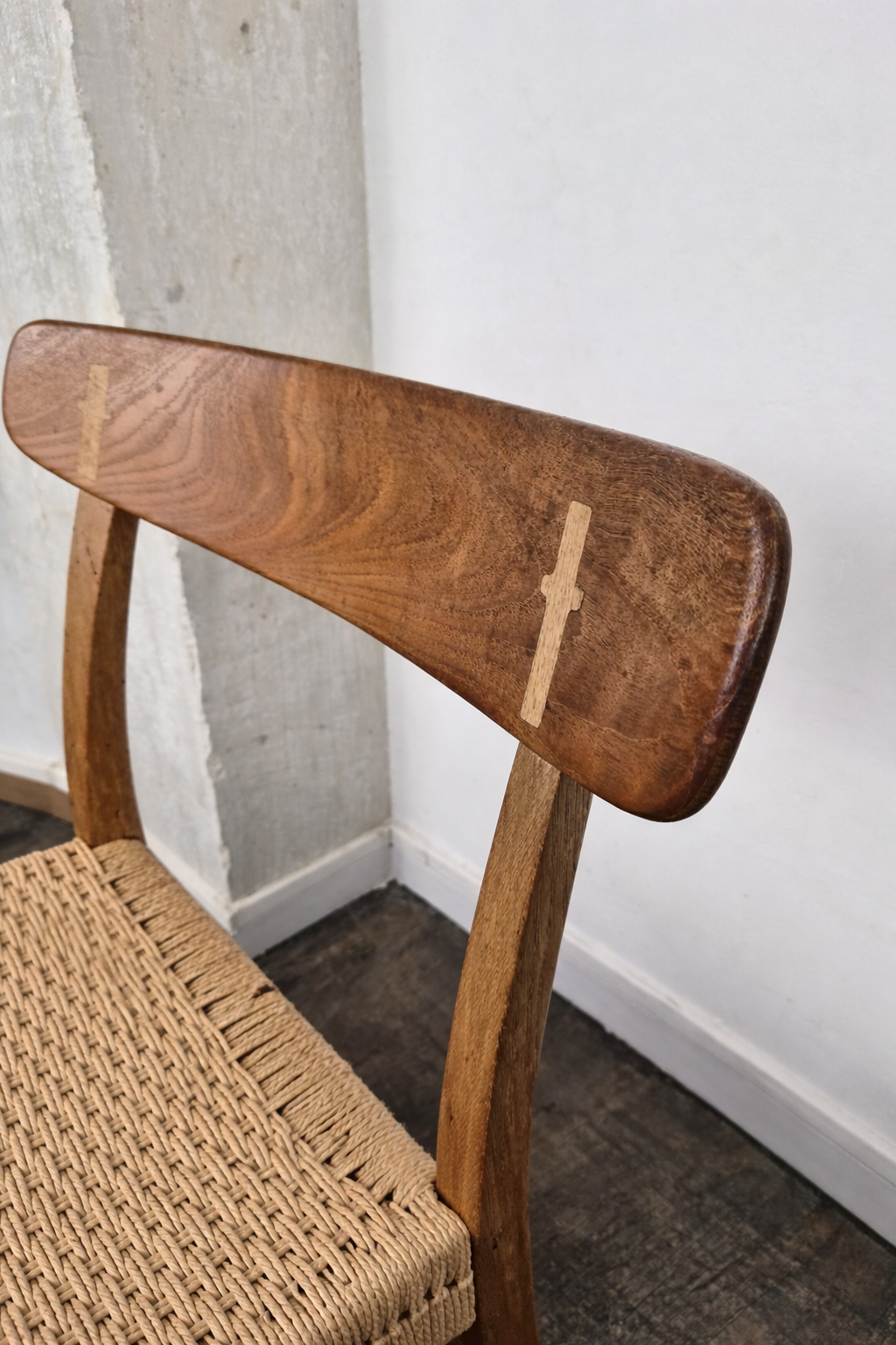 Chaise en chêne et corde, modèle Ch-23 par Hans J. Wegner pour Carl Hansen & Son, Danemark 1960 – vue arrière du dossier – en chêne – Danemark, années 1960 – Atelier 56