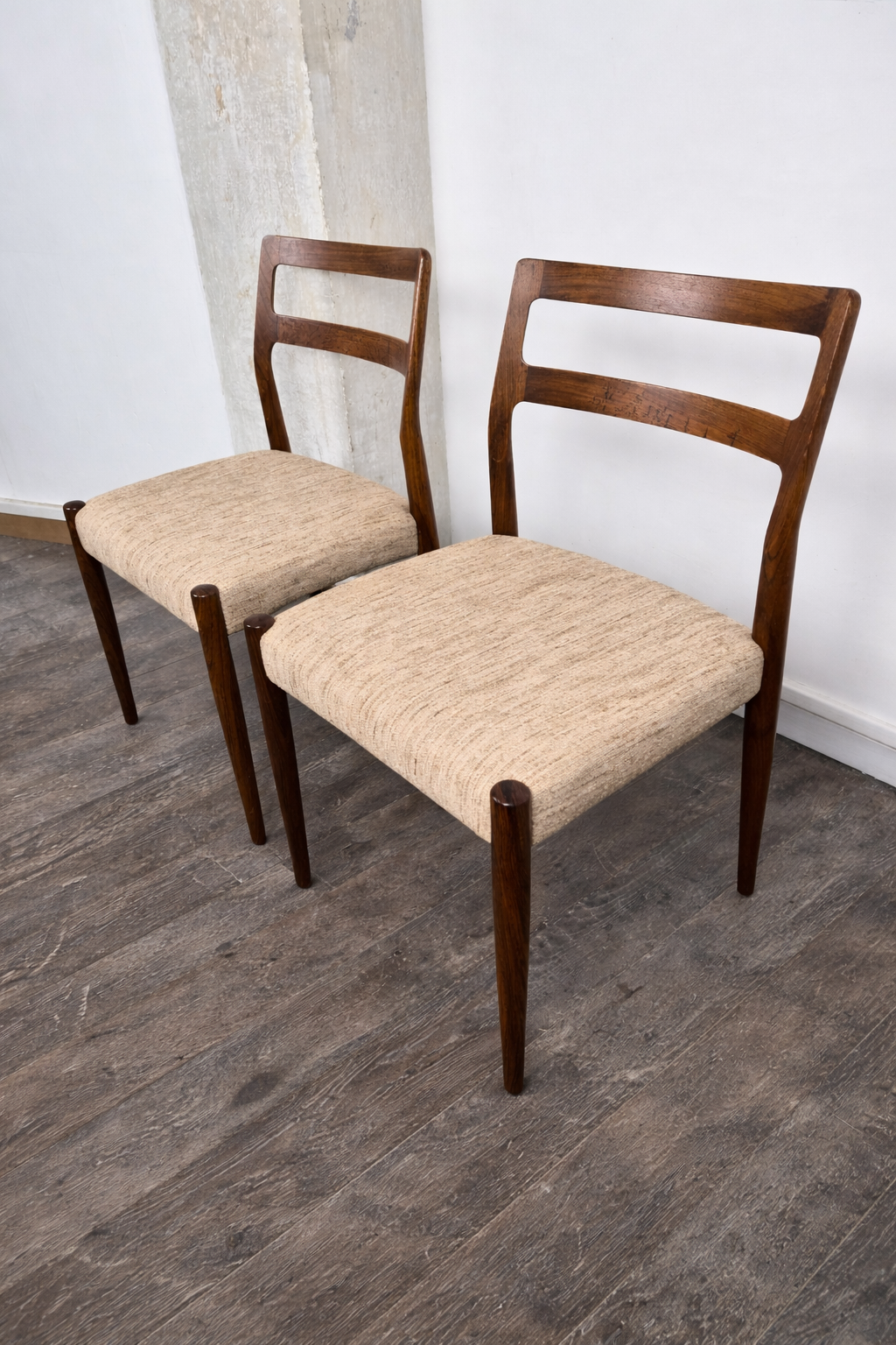 Chaise en palissandre et tissus par Johannes Andersen pour Uldum Møbelfabrik, Danemark, 1960 – vue arrière du dossier – en palissandre – Danemark, années 1960 – Atelier 56