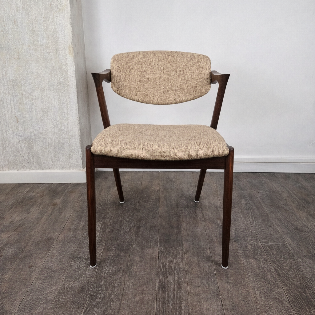 Chaise en palissande et laine, modèle 42 par Kai Kristiansen pour Korup Stolefabrik, Danemark, 1956 – vue de face – en teck, palissandre – Danemark – Atelier 56