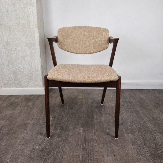 Chaise en palissande et laine, modèle 42 par Kai Kristiansen pour Korup Stolefabrik, Danemark, 1956 – vue de face – en teck, palissandre – Danemark – Atelier 56