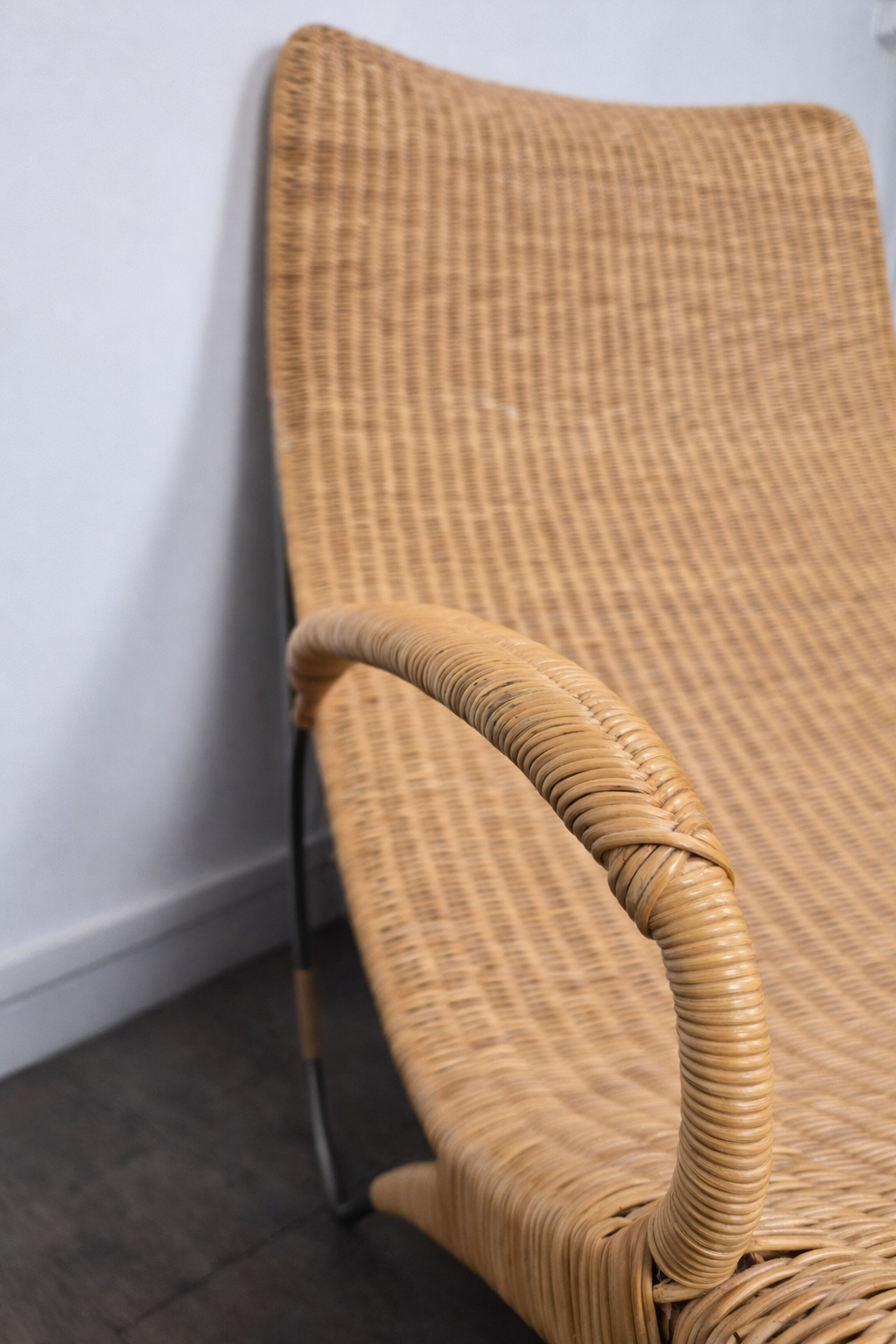 Chaise longue en rotin et cadre acier CL-757-PS par Yuzuru Yamakawa pour Yamakawa, Japan, 1950 – vue de profil – en rotin, métal – années 1950 – Atelier 56