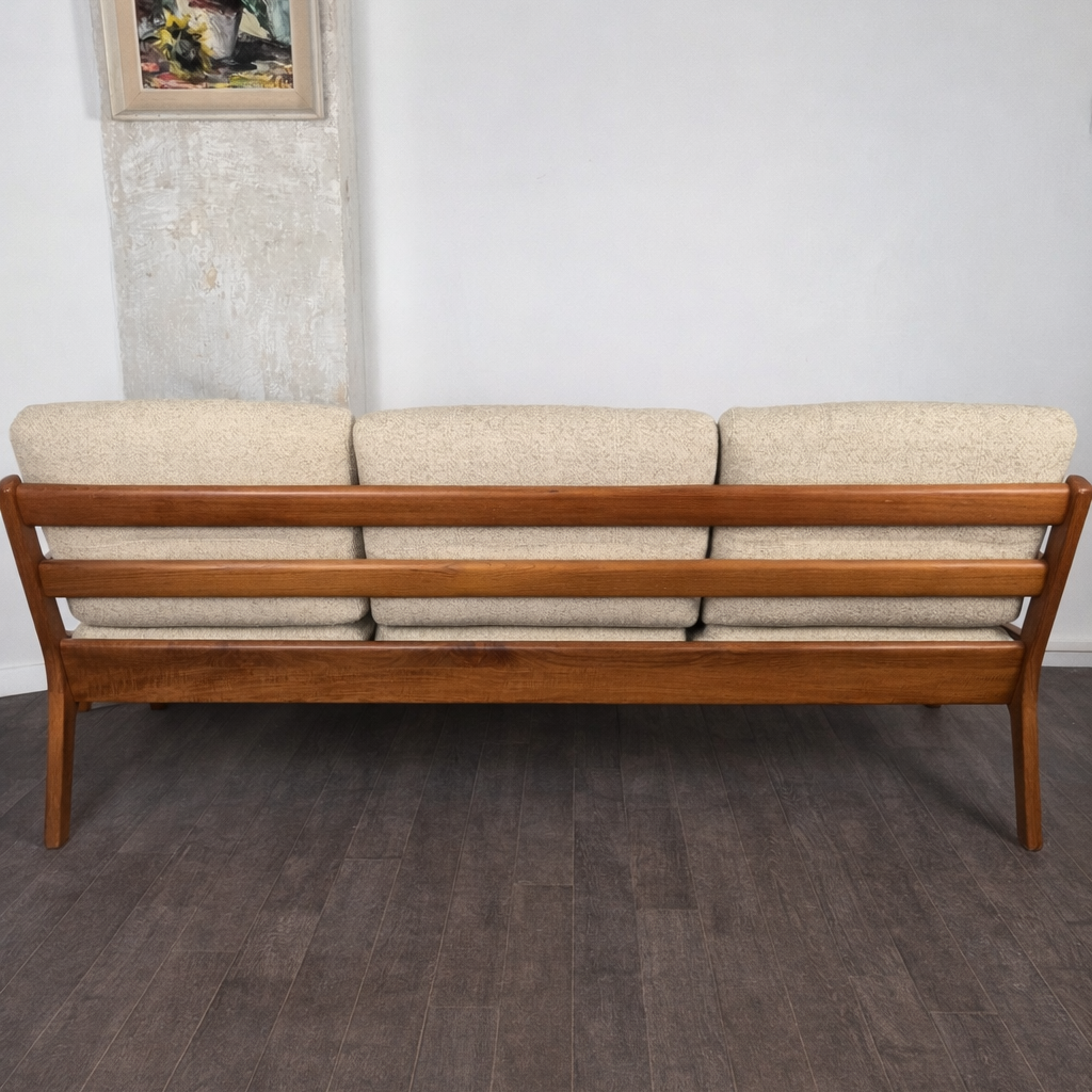 Canapé 3 places en teck et laine modèle Senator par Ole Wanscher pour P. Jeppensen Møbelfabrik – vue de dos – par Børge Mogensen – en teck – Danemark, années 1960 – Atelier 56